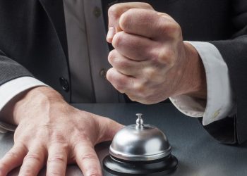 КАК ДА СЕ СПРАВИМ С НЕКОРЕКТНИТЕ КЛИЕНТИ?