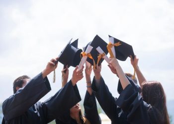 РАЗДАДЕНИ СТИПЕНДИИ НА СТУДЕНТИ ОТ ЛТУ