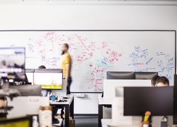 БЕЗОПАСНА И КРЕАТИВНА ОФИС СРЕДА С ESCREO