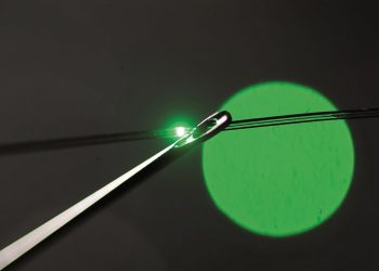 МИЕЩА СЕ ТЪКАН С ВГРАДЕНИ ЕЛЕКТРОННИ УСТРОЙСТВА