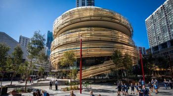 КАТО ГИГАНТСКО ГНЕЗДО В ГРАДСКАТА ДЖУНГЛА НА СИДНИ – ПРОЕКТ НА КЕНГО КУМА