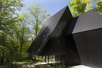 FAHOUSE – МОДЕРНА КЪЩИЧКА В ГОРАТА