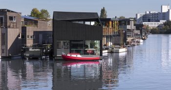 ПЛАВАЩАТА КЪЩА