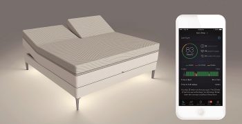 ЛЕГЛОТО МОЖЕ ДА СЕ УПРАВЛЯВА С ПОМОЩТА НА СМАРТФОН, ДИСТАНЦИОННО УПРАВЛЕНИЕ И ГЛАСОВИ КОМАНДИ