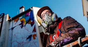 СИЛАТА НА ЦВЕТОВЕТЕ В УЛИЧНОТО ИЗКУСТВО