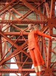 ДА ОБЛЕЧЕШ ГОЛДЪН ГЕЙТ