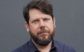 ДАНИЕЛ ЧАРНИ: БРИТАНСКИЯТ КУРАТОР И ПРЕПОДАВАТЕЛ С РАЗЛИЧЕН ПОГЛЕД ВЪРХУ ДИЗАЙНА И РОЛЯТА МУ В ЖИВОТА НИ