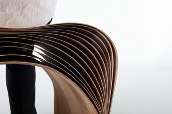 ПРУЖИНИРАЩ СТОЛ