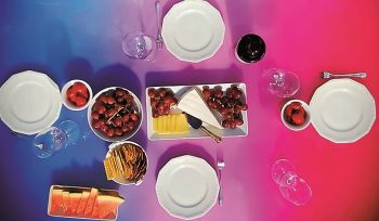 МАСА ПРОМЕНЯ ЦВЕТА СИ СПОРЕД ВАШИТЕ ДВИЖЕНИЯ