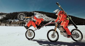 БЕЗШУМЕН МОТОЦИКЛЕТ СРЕЩУ БРАКОНИЕРИ