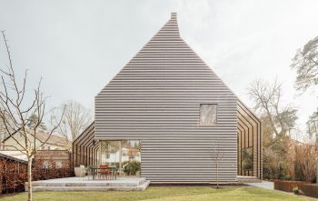 Дървена къща