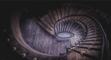 СТЪЛБИ ОТ ДЪРВЕСИНА