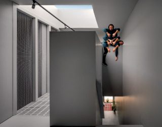 PLAY/PAUSE: ИГРА НА ГЕОМЕТРИЯ И ИЗКУСТВО