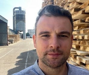 РОСЕН НОВАКОВ, СЪДРУЖНИК И МЕНИДЖЪР ПРОДАЖБИ В „ГОРАИНВЕСТ“ АД