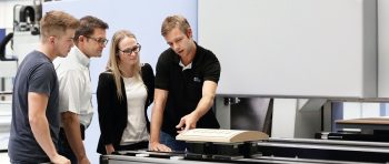 УМНИ РОБОТИ ПРОИЗВЕЖДАТ БЪЛГАРСКИ МЕБЕЛИ