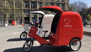 ПЛАВАЩА ЖИЛИЩНА СГРАДА В АМСТЕРДАМ