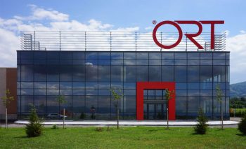 С МЕБЕЛИТЕ НА ОRТ ПЕЧЕЛИ КЛИЕНТЪТ