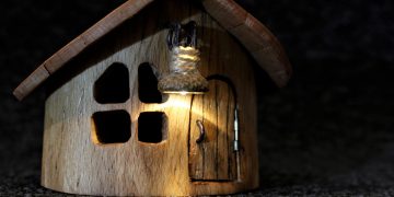 ЛАМПИТЕ, КОИТО РАЗКАЗВАТ ИСТОРИИ