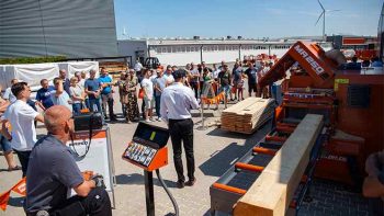 WOOD-MIZER ПРЕДСТАВИ НОВИ ПРОТОТИПИ НА БАНЦИЗИ НА ДНИТЕ НА ОТВОРЕНИТЕ ВРАТИ НА КОМПАНИЯТА