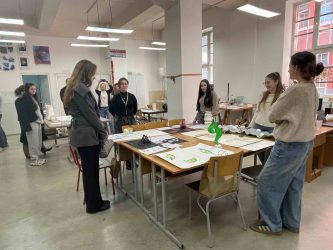 „ОСВЕТИТЕЛНО ТЯЛО С УСТОЙЧИВ ДИЗАЙН“ БЕШЕ ТЕМАТА НА ТВОРЧЕСКАТА РАБОТИЛНИЦА В НГПИ „СВЕТИ ЛУКА“