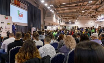 34 НАГРАДИ ЗА ПРОФЕСИОНАЛИСТИ И УЧАЩИ В КОНКУРСА „БЪЛГАРСКА МЕБЕЛ НА ГОДИНАТА“