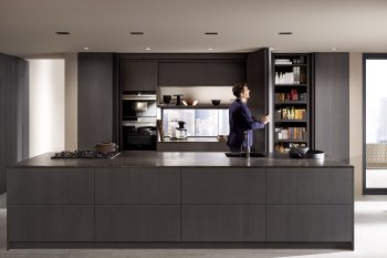 РАЗУМНО ИЗПОЛЗВАНЕ НА ПРОСТРАНСТВОТО С REVEGO ОТ BLUM